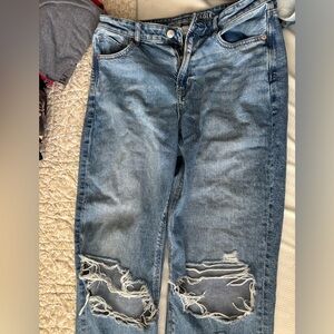 American Eagle size 10 Women’s Ripped Strigid Jeans